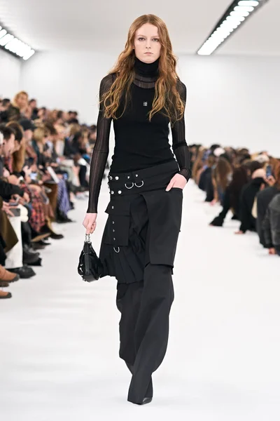 Look 32